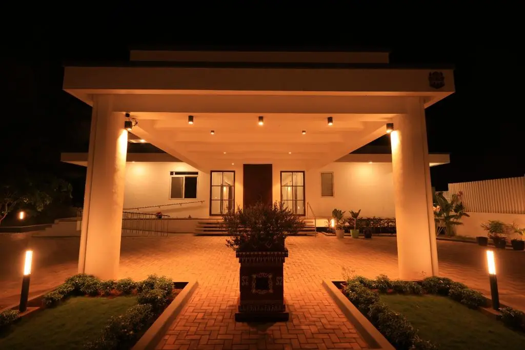 4 BHK Outhouse